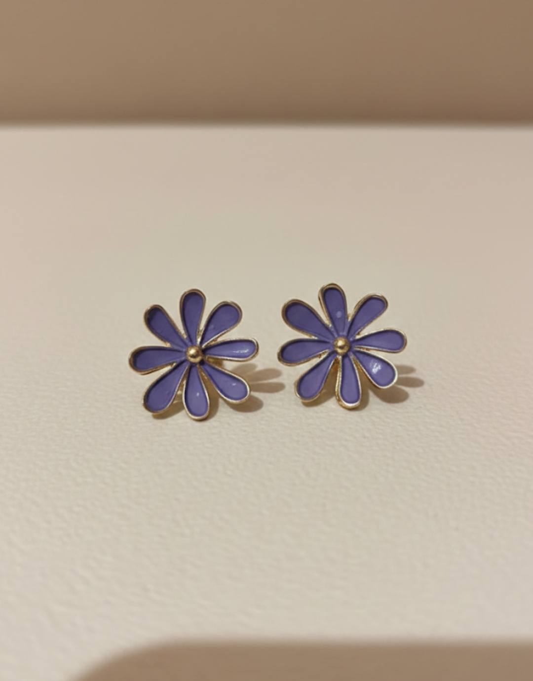 Lavender Bloom Enamel Daisy Studs – Pastel Floral Gold-Tone Earrings