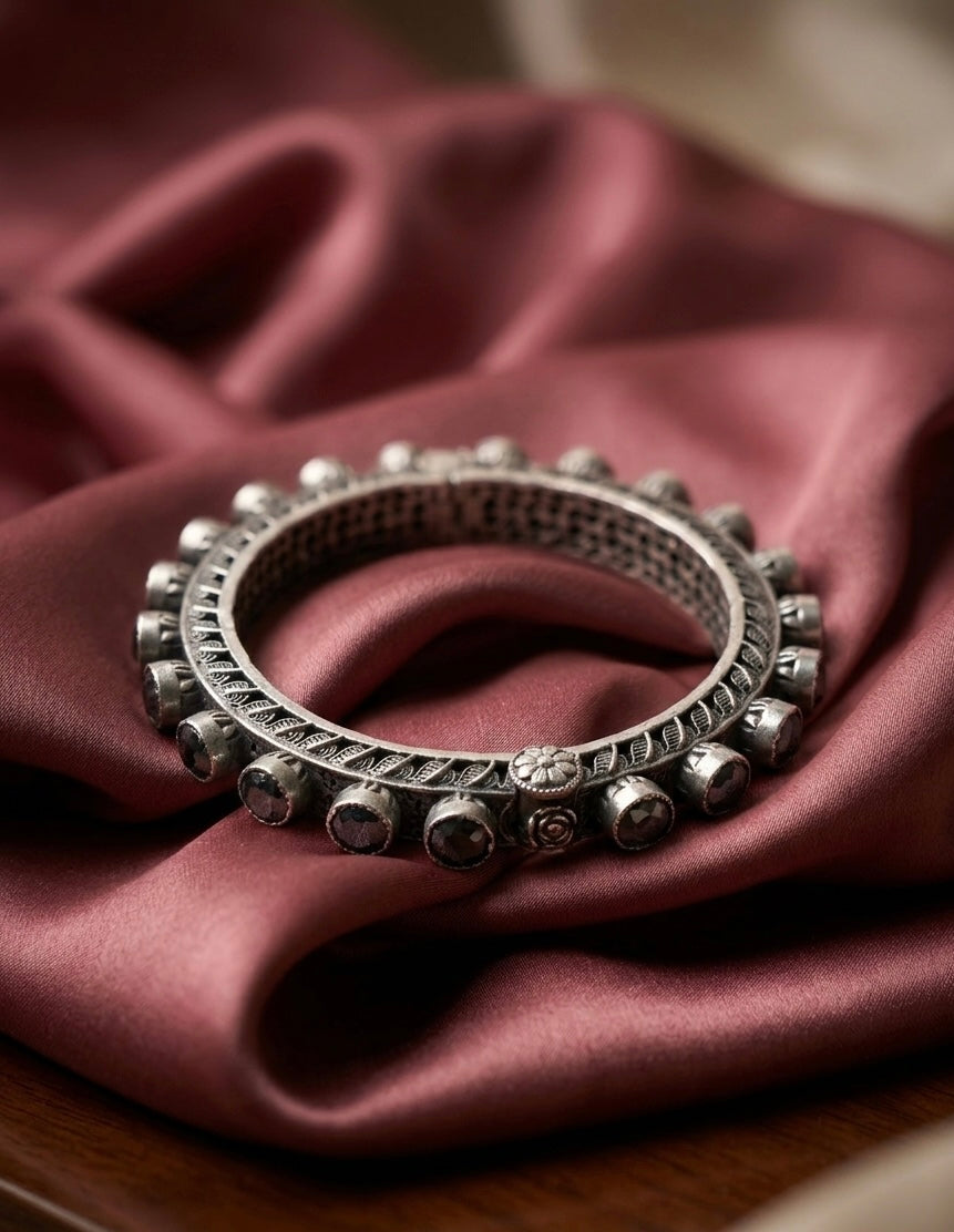 Antique Oxidized Silver Gokhru Bangle – Handcrafted Filigree Kada with Faceted Onyx-Toned Stones