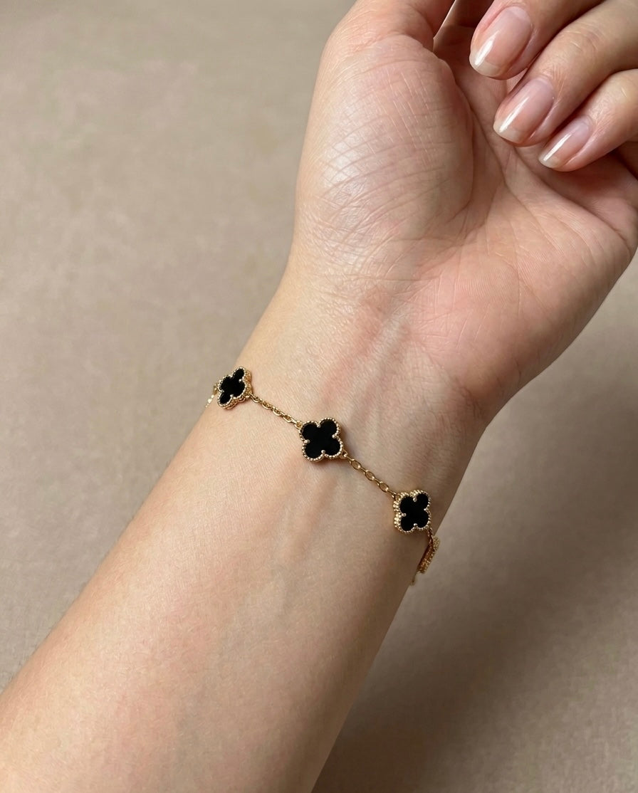 Black Onyx-Style Clover Bracelet – Gold-Toned Five-Motif Luxury Hand Chain