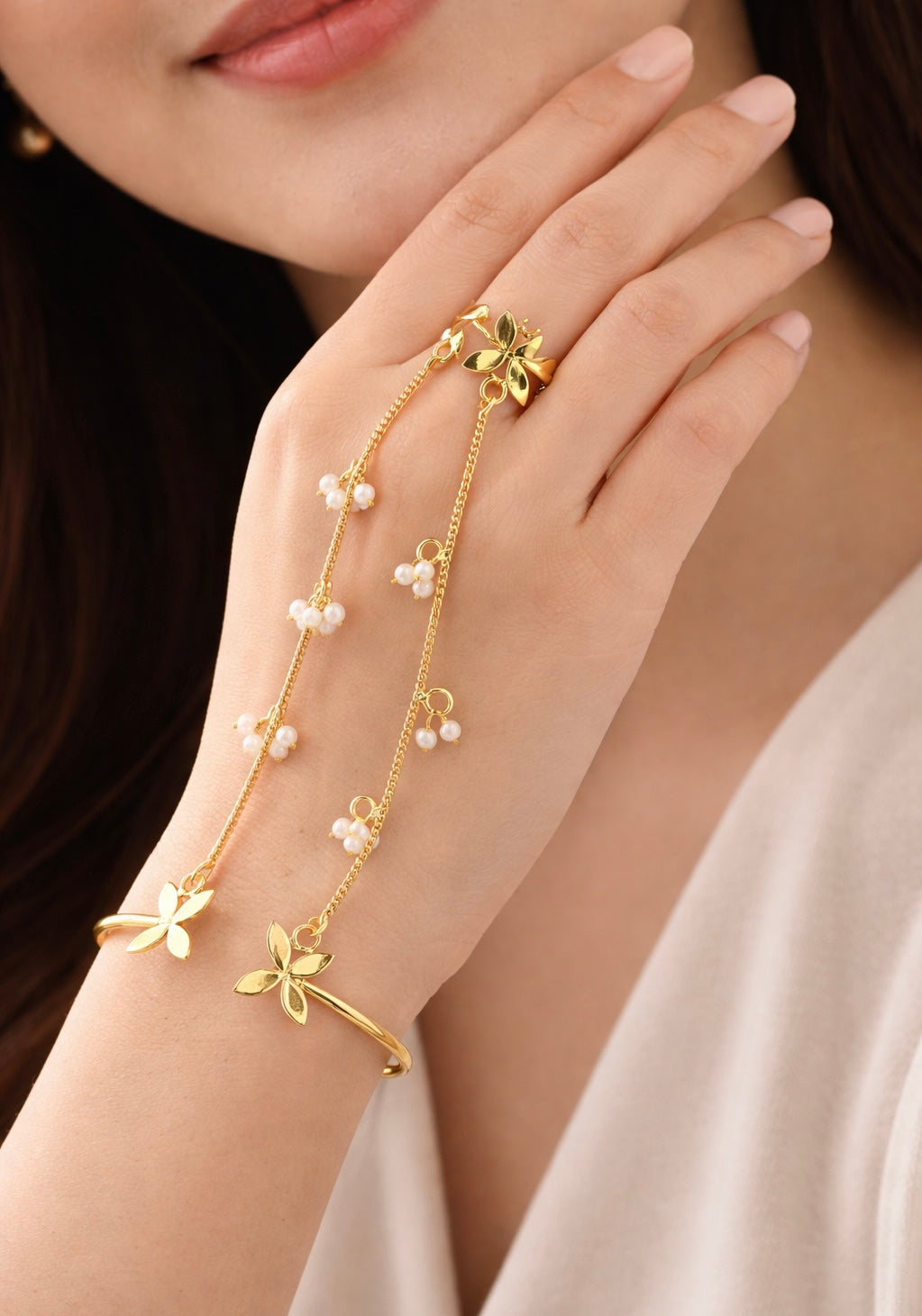 Matte Gold Floral Hathphool – Elegant Hand Harness with Delicate Pearl Accents