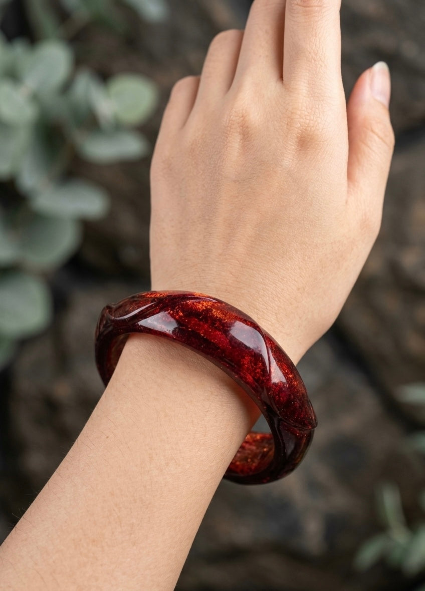 Amber Fire Swirl Bangle – Deep Red Resin-Style Statement Bracelet with Golden Shimmer
