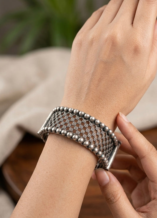Artisanal Lattice Statement Bangle – Oxidized Silver Filigree Kada with Beaded Borders