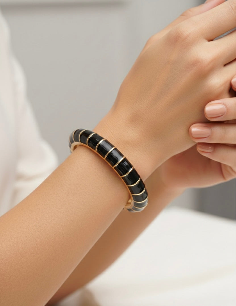 Onyx Luxe Ribbed Bangle – Bold Black Enamel & Gold Statement Cuff