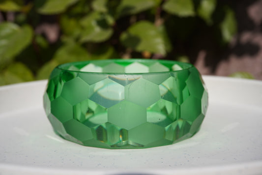 Emerald Faceted Resin Bangle – Bold Geometric Statement Bracelet