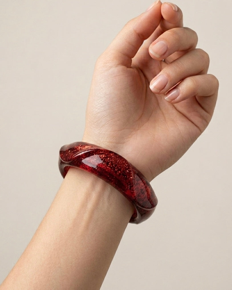 Amber Fire Swirl Bangle – Deep Red Resin-Style Statement Bracelet with Golden Shimmer