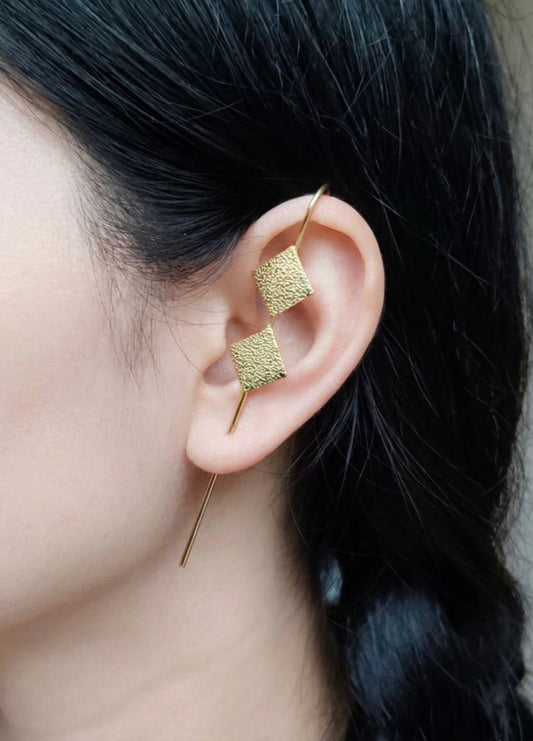 Golden Textured Diamond Pin Ear Cuff