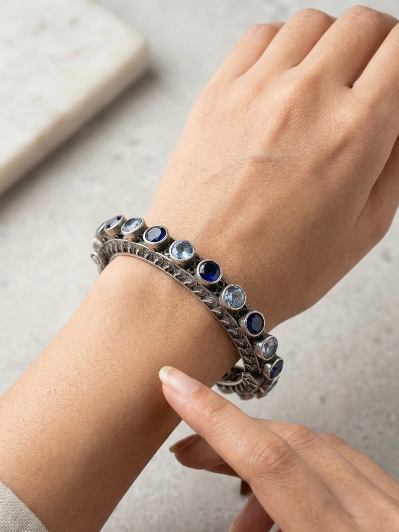 Antique Oxidized Silver Gokhru Bangle – Handcrafted Filigree Kada with Faceted Onyx-Toned Stones