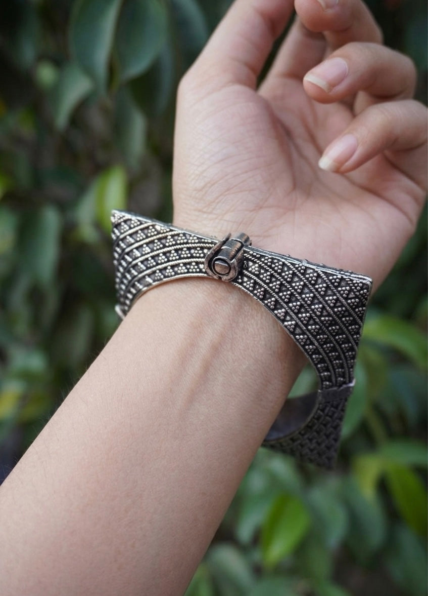 Tribal Geometric Kada – Triangular Oxidized Silver Bangle with Textured Beadwork