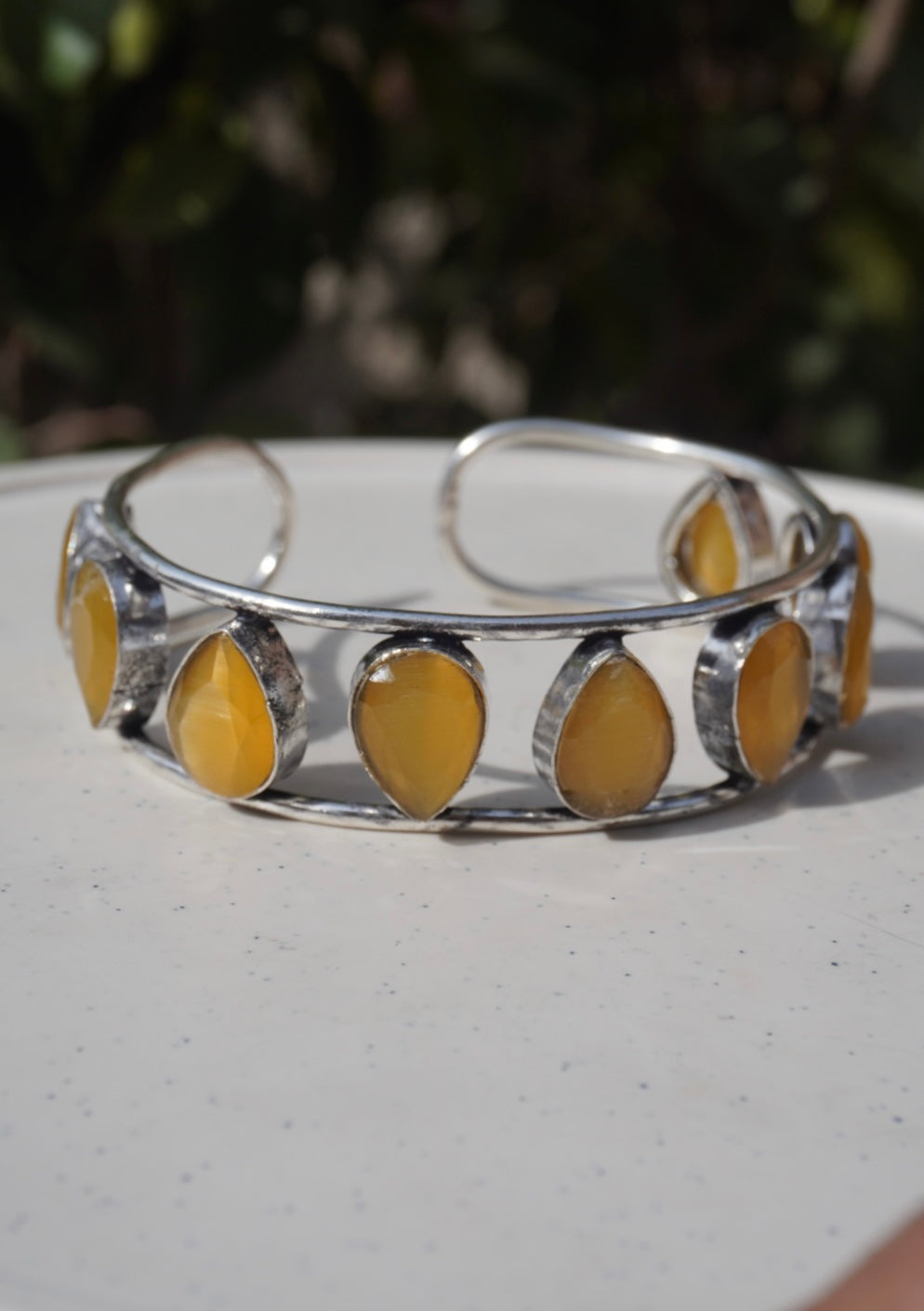 Teardrop Open Cuff – Yellow Onyx-Style Split Band Bangle in Textured Silver