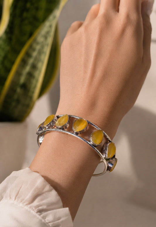 Teardrop Open Cuff – Yellow Onyx-Style Split Band Bangle in Textured Silver