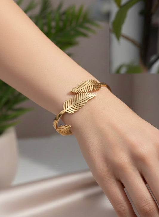 Golden Fern Leaf Bypass Bangle – Elegant Open-Work Leaf Bracelet