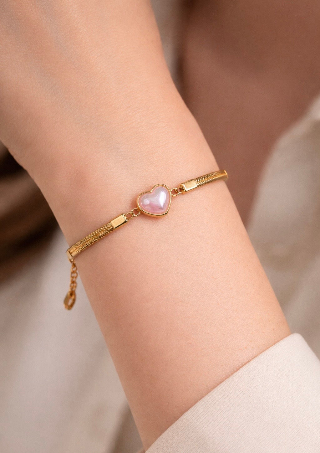 Mother of Pearl Heart Charm Bracelet – Gold Herringbone Chain with Iridescent Pink Accent