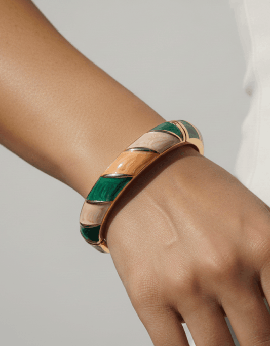 Tri-Color Enamel Twisted Bangle – Gold-Tone Geometric Stripe Bracelet