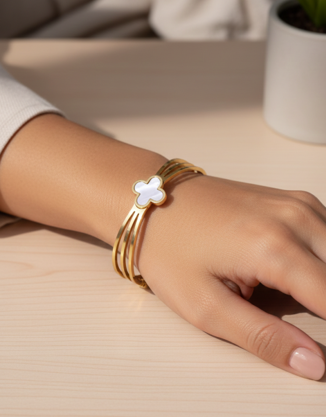 Triple Band Clover Bangle – Mother of Pearl Style Inlay