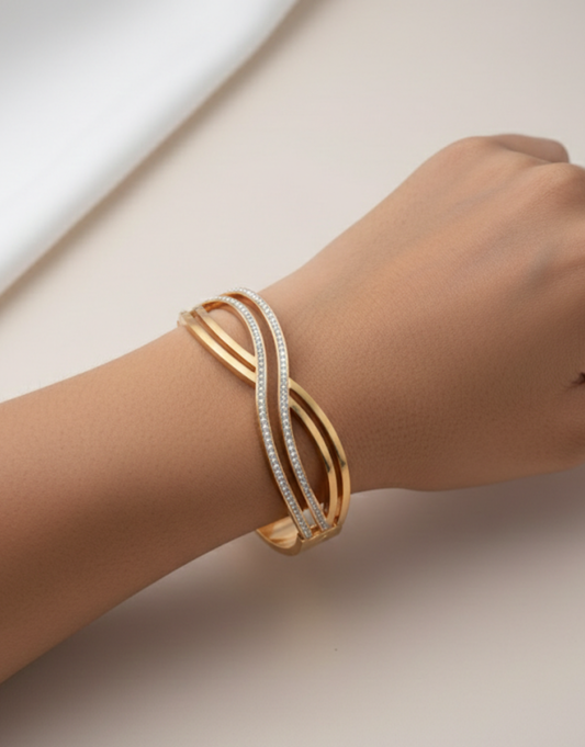 Stellar Wave Pavé Bangle