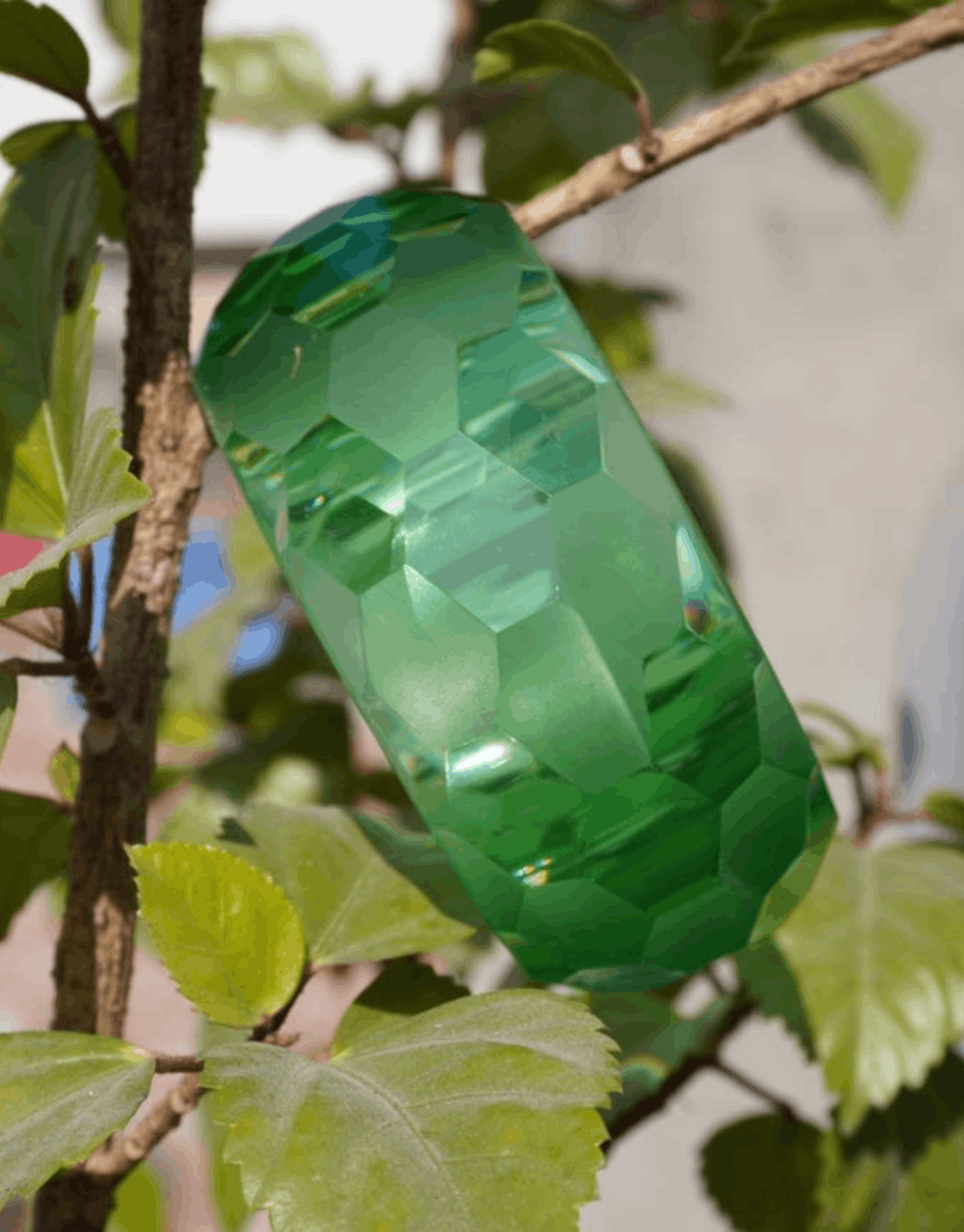 Emerald Faceted Resin Bangle – Bold Geometric Statement Bracelet