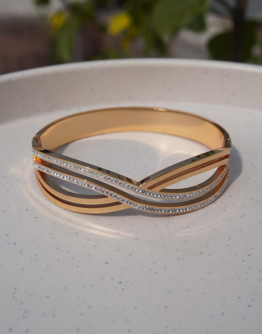 Stellar Wave Pavé Bangle