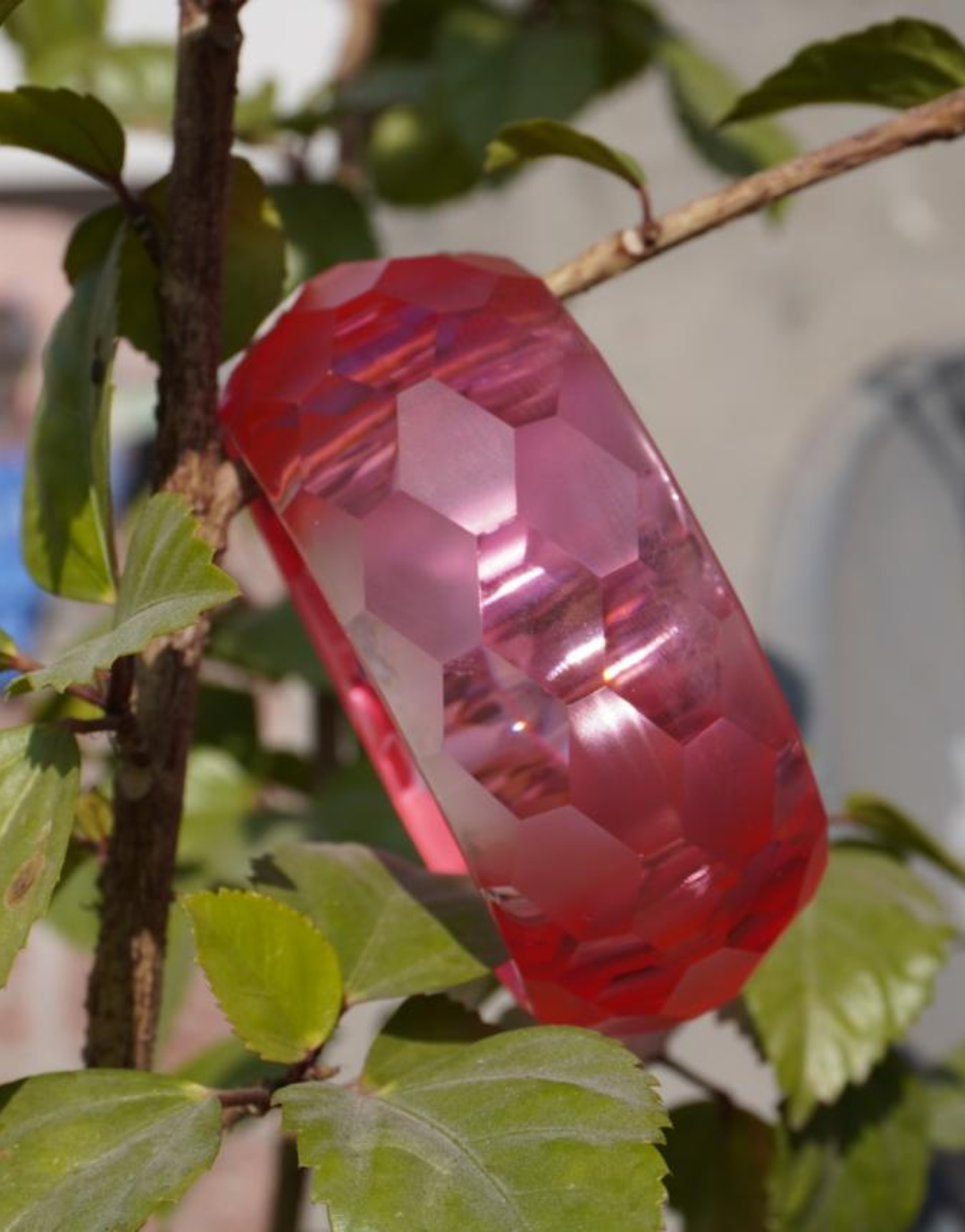 Emerald Faceted Resin Bangle – Bold Geometric Statement Bracelet